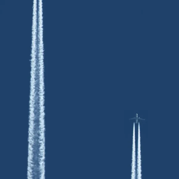 shutterstock_19584231-Aircraft-Contrails-scaled